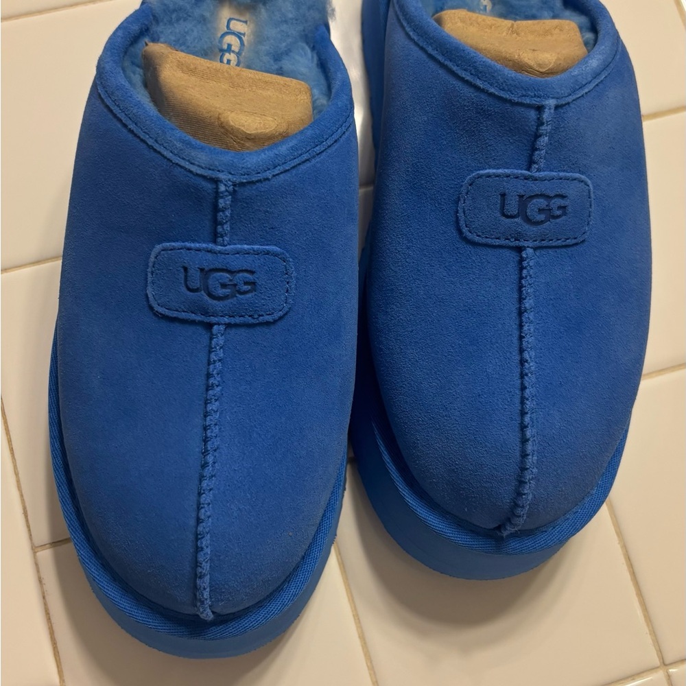 UGG Slippers Vibrant Blue NWT